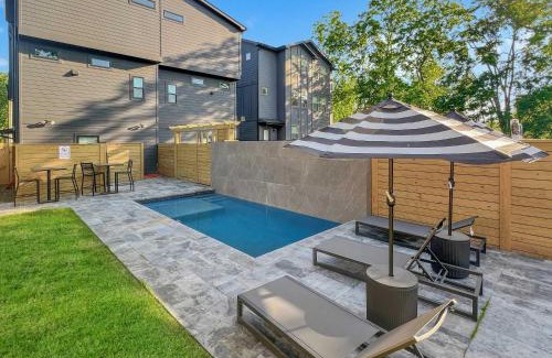 Haynes Area Casa | NEW Modern Multi-Level Home PoolTable & Rooftop