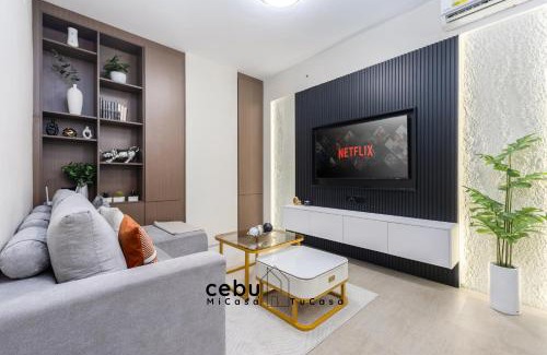 Lahug Apartamento | New Modern Pool Front Condo Near IT Park