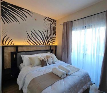Lahug Apartamento | New Modern Pool Front Condo Near IT Park