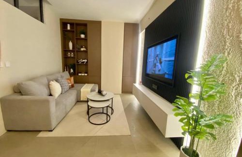 Lahug Apartamento | New Modern Pool Front Condo Near IT Park