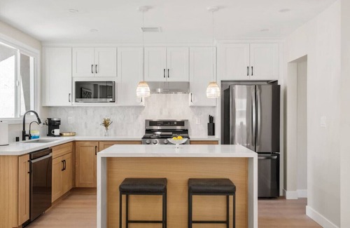 The Plaza Casa | *New* modern pool home + 5 mi to beach + sleeps 14