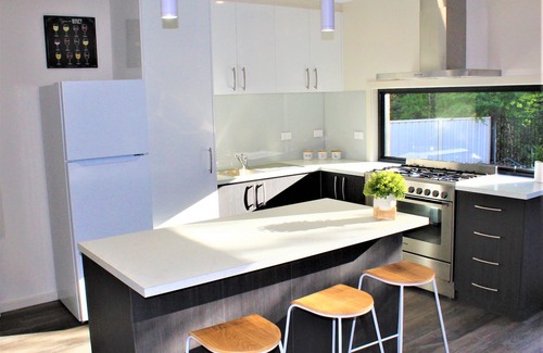 Glenroy Casa | New, Modern Property built in 2021 * Close to Town