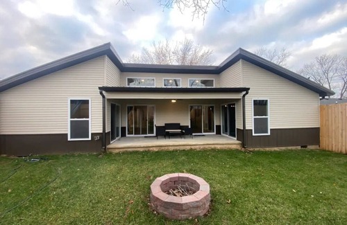 Clarksville Casa | New modern ranch close to base