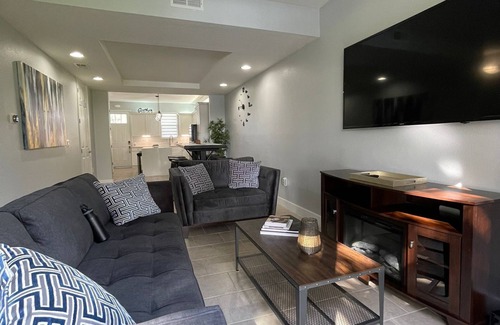 Magic Landings Casa | New Modern Relaxing TH, w/ Pool & Close to Disney Parks
