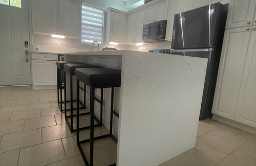 Magic Landings Casa | New Modern Relaxing TH, w/ Pool & Close to Disney Parks