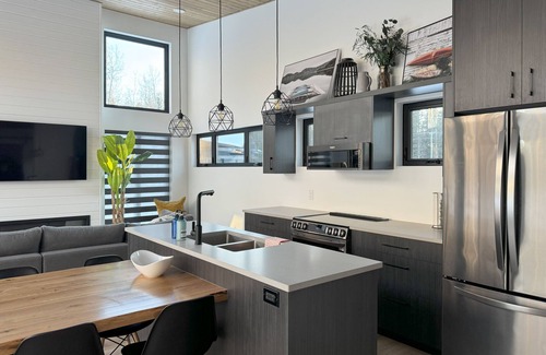 Wasagaming Cabina | *NEW* Modern Riding Mountain Retreat.