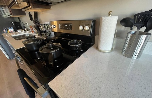 Merriam Park Apartamento | New Modern Studio Apartment