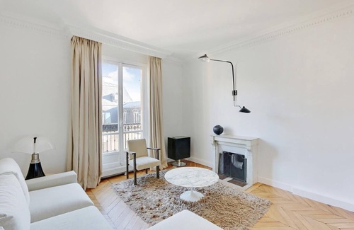 Saint-Germain-l'Auxerrois Apartamento | NEW Modern & stylish apt w/stunning Seine views!