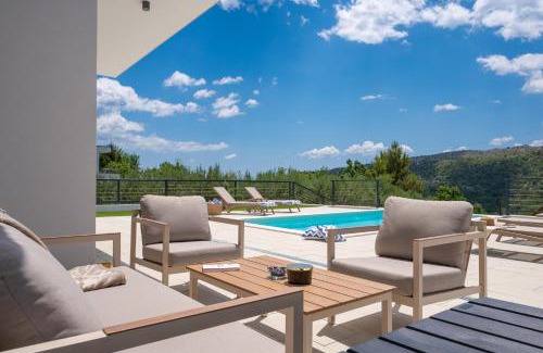 Tugare Villa | NEW! Modern Villa Nacle with heated Pool