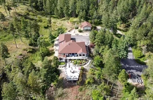 Somers Cabaña | Nueva cabaña moderna de Montana con vistas al lago Flathead