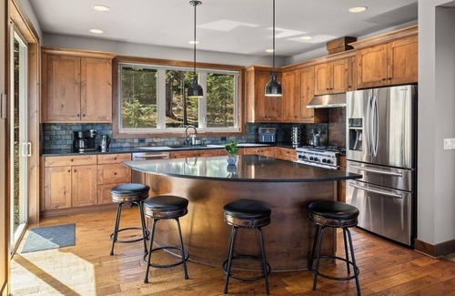 Cle Elum Casa | New Mountain Getaway w/ Epic Views, Pool Access + 3rd Nt Free @ Private Lodge