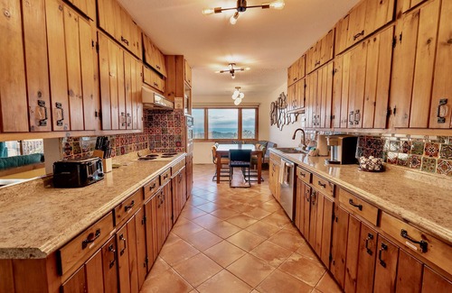 Santa Fe Casa | NEW! Mountain views, arcade, hot tub, 3000sqft