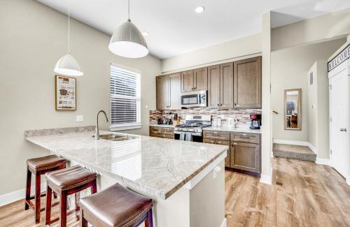 Woodland Park Casa | New! Mountain Views, Walk to Eat or Shop, Garage, 3BR