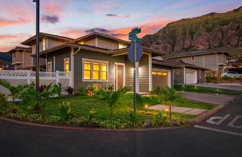Makaha Valley Casa | New Mountainside Home Near Spectacular Beaches