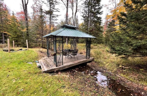 West Dover Chalet De Esquí | New! Mt Snow Chalet w/land, privacy, relaxation