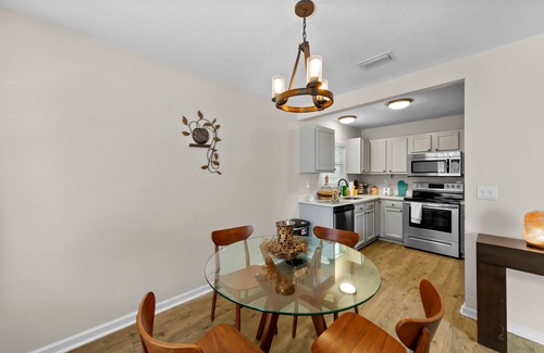 Northside Casa | ★NEW★N. Jax Home| Mins to ✈︎ | 4 Bed | EZ Check-In