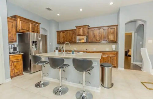 South Arlington Casa | New! Near AT&T Stad, Sixflags, Joe Pool, 4 br,5bed