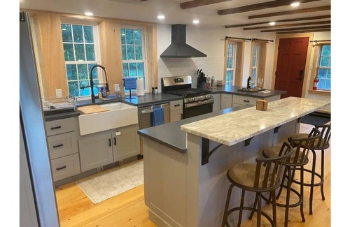 Bar Mills Otro | *NEW* Newly Renovated Spacious 1700s Historic Farmhouse