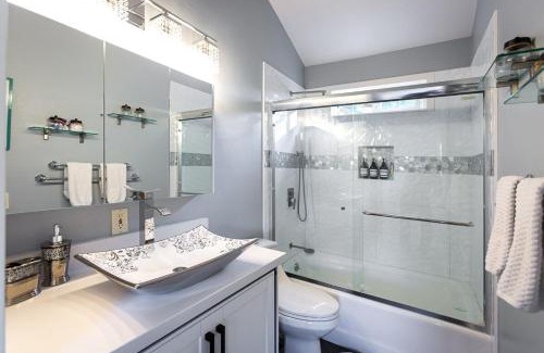Guerneville Casa | New Oasis -Spa -Firepit -BBQ- Decks-Pet friendly