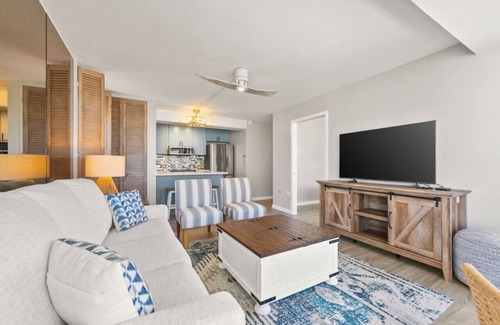 Tantalus Apartamento | [New]Ocean + Sunset Views | Parking | Kitchen | WD