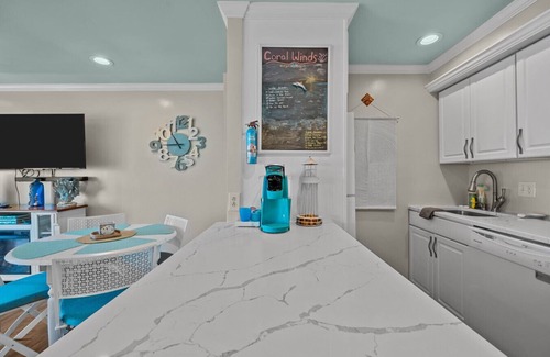 Virginia Beach Condominio | New Oceanfront 2bd, 2bth / Beach / Pool / Boat