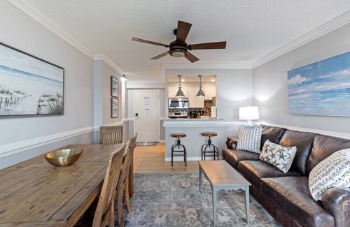 Virginia Beach Condominio | New Oceanfront 2bd, 2bth / Beach / Pool / Boat