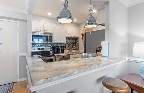 Virginia Beach Condominio | New Oceanfront 2bd, 2bth / Beach / Pool / Boat