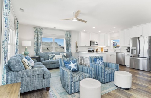 Emerald Isle Casa | New Oceanfront 4BR, 4.5B home with stunning views and spacious decks
