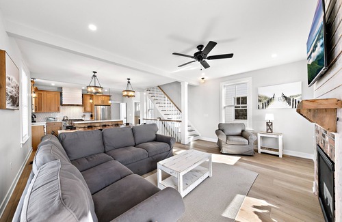 North Beach Haven Casa | New Oceanside 6 Bedroom Home with a Pool!