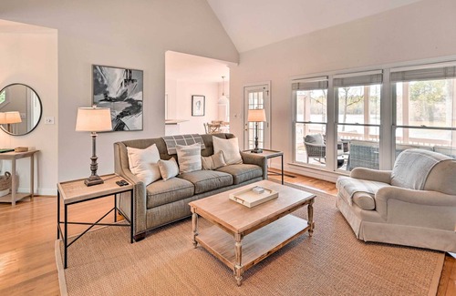 New London Casa | NEW! Old North State - Badin Lake Retreat w/ Deck!