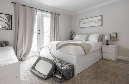 Langley Casa | **NEW** Open & Bright Home in Langley With Parking for Truck & Trailer