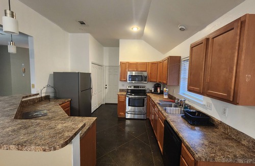 LaPlace Casa | New Orleans adjacent (20 min). 15 min to airport.