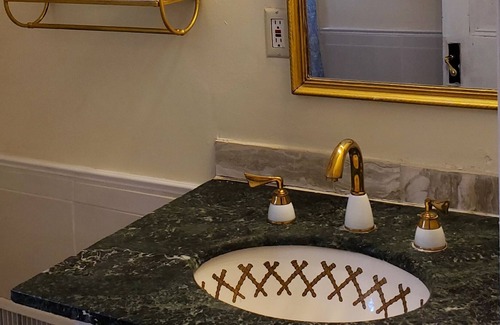 Irish Channel Casa | New Orleans Style Rental. Safe off street parking. Prime Location.