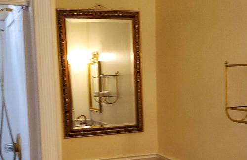 Irish Channel Casa | New Orleans Style Rental. Safe off street parking. Prime Location.