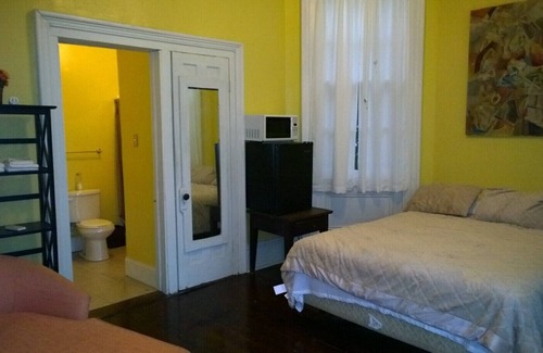 Irish Channel Casa | New Orleans Style Rental. Safe off street parking. Prime Location.