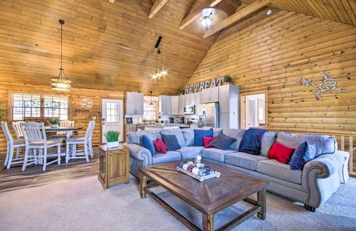 Osage Beach Cabina | NEW! Osage Beach Cabin w/ Deck, Fire Pits and Private Dock!