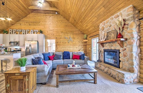 Osage Beach Cabina | NEW! Osage Beach Cabin w/ Deck, Fire Pits and Private Dock!