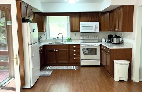 Millerton Casa | New owner special - The House of Maples: 3 bedroom + 2.5 bath in Millerton NY