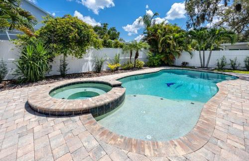 Palm Harbor Casa | NEW! Palm Harbor Hideaway - Beautiful, Spacious 4BR Home with Amazing Pool
