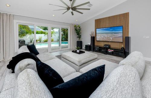 Palm Harbor Casa | NEW! Palm Harbor Hideaway - Beautiful, Spacious 4BR Home with Amazing Pool