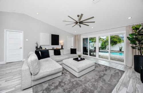Palm Harbor Casa | NEW! Palm Harbor Hideaway - Beautiful, Spacious 4BR Home with Amazing Pool