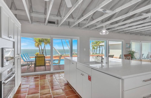 Farara Shores Casa | *NEW!*Paradise Point~VIEWS!~Open Water~Dock~Pool!