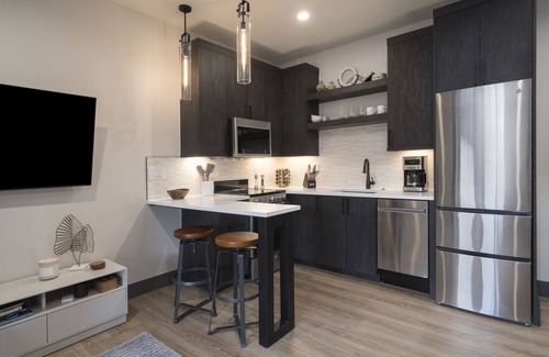 Peak 8 Condominio | New! Park Ave Flat 12, Brand new Luxury Condo, Minutes to Everything!