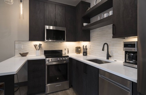 Peak 8 Condominio | New! Park Ave Flat 12, Brand new Luxury Condo, Minutes to Everything!