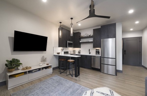Peak 8 Condominio | New! Park Ave Flat 12, Brand new Luxury Condo, Minutes to Everything!