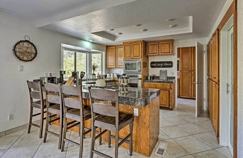 Loomis Casa | NEW! Peaceful Home on Acreage, Walk to Folsom Lake