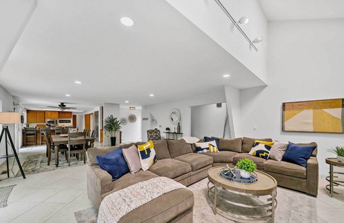 Loomis Casa | NEW! Peaceful Home on Acreage, Walk to Folsom Lake