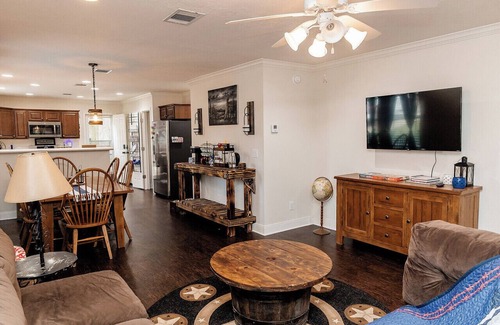Brenham Casa | New! Pecan Hide Out is a rustic home with fire pit and tree house!