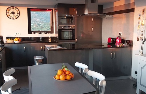 Aregno Apartamento | NUEVO: Apartamento nuevo con vista al mar inexpugnable.