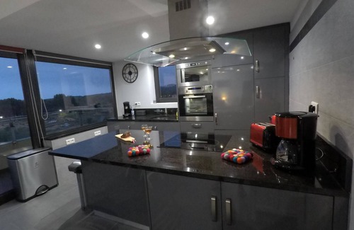 Aregno Apartamento | NUEVO: Apartamento nuevo con vista al mar inexpugnable.